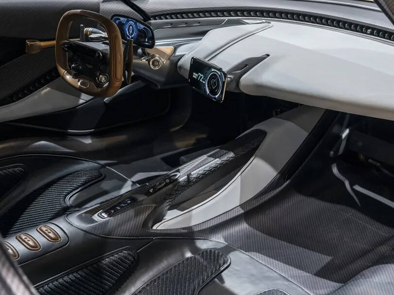 makes.aston-martin models.valhalla IMAGE