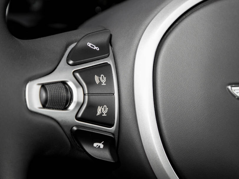 aston-martin v12-vantage IMAGE