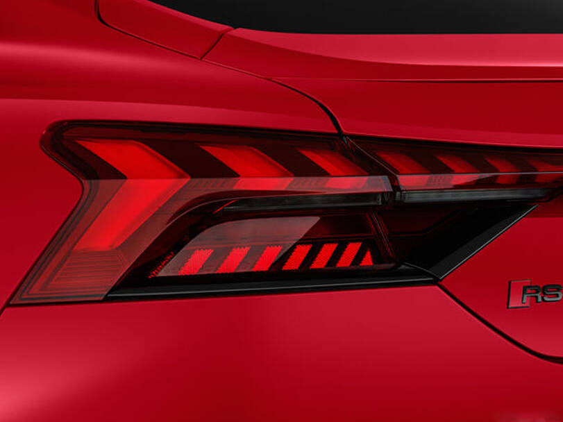 makes.audi models.e-tron IMAGE