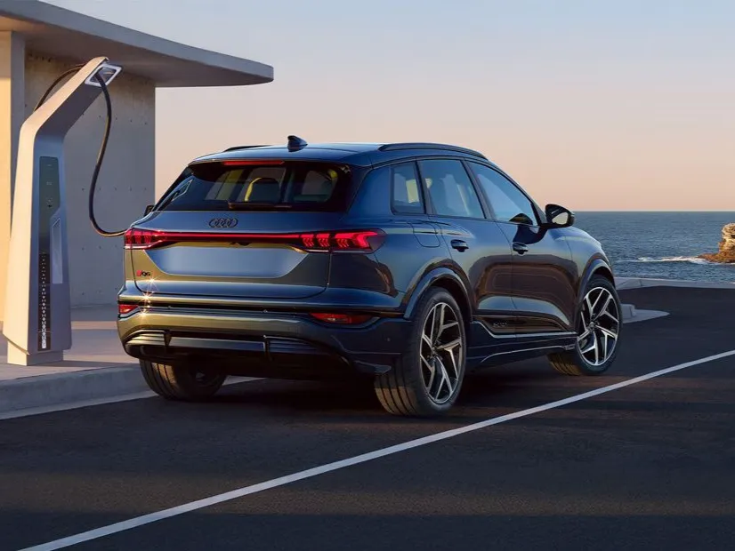 makes.audi models.q6 IMAGE