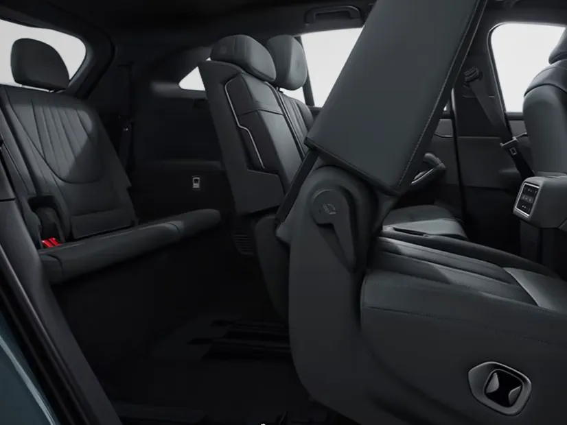 makes.byd models.atto-8 IMAGE