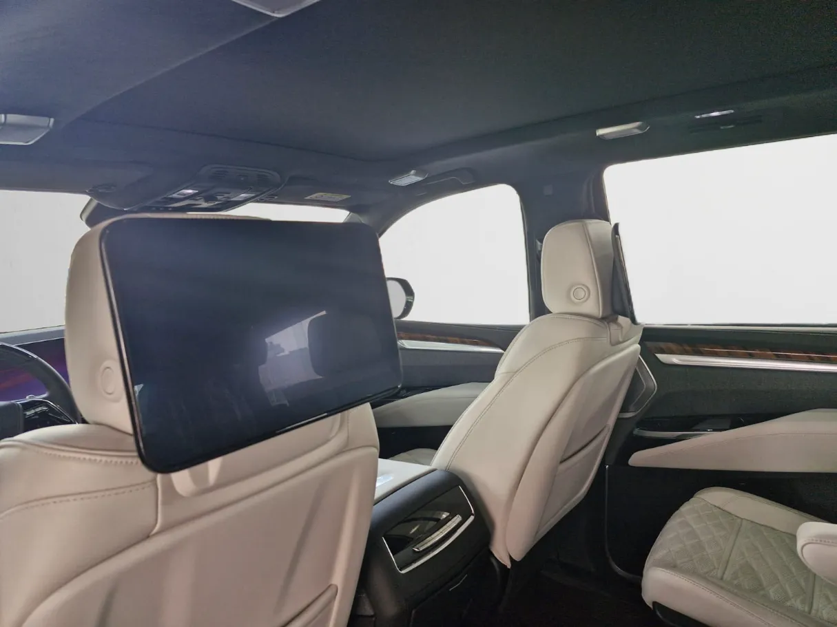 cadillac escalade IMAGE