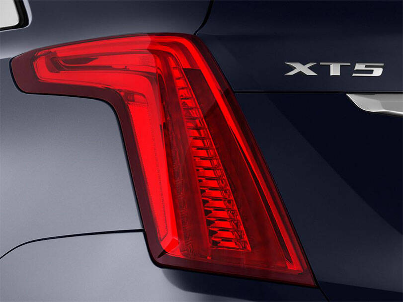 makes.cadillac models.xt5 IMAGE