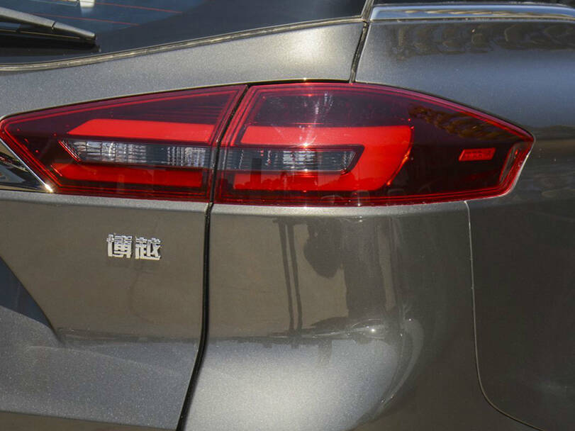 makes.geely models.azkarra IMAGE