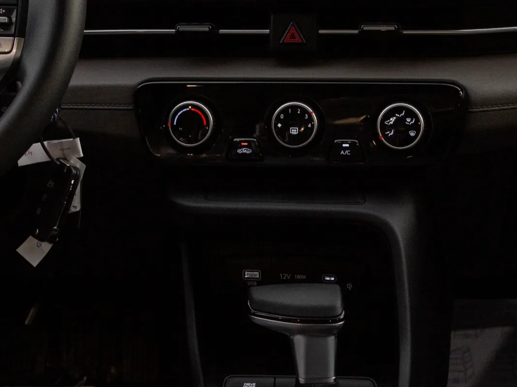 makes.hyundai models.accent IMAGE