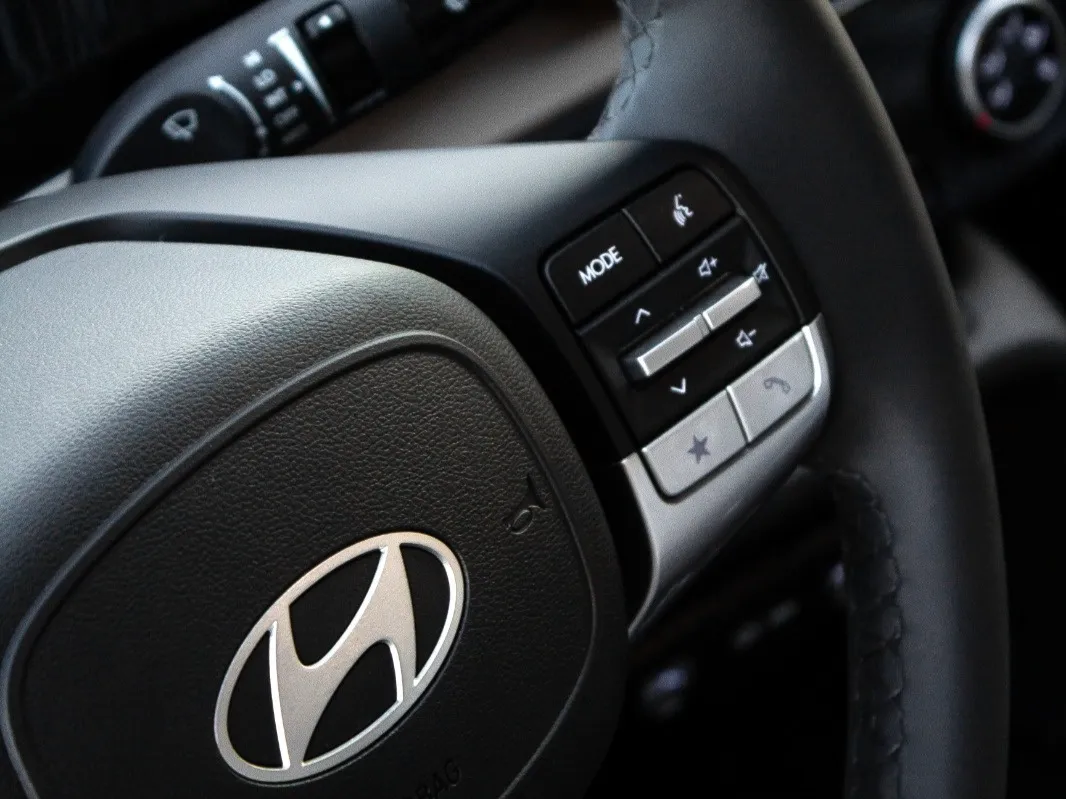 makes.hyundai models.accent IMAGE