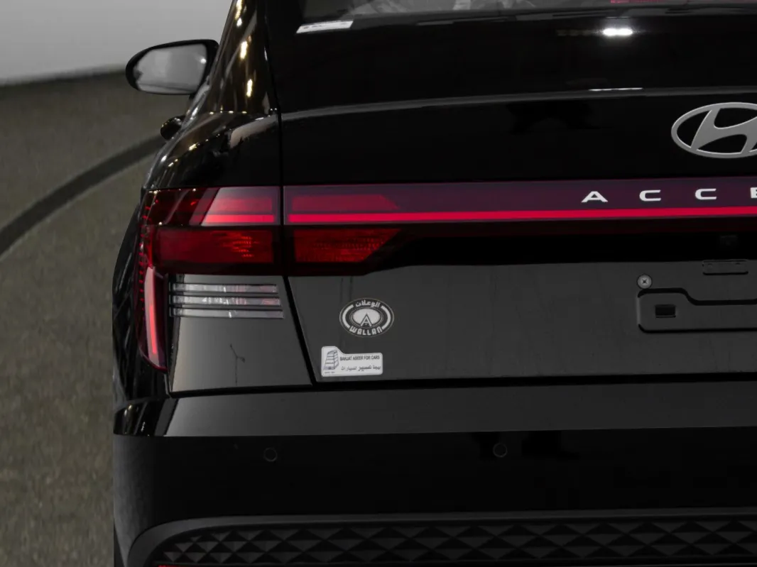 makes.hyundai models.accent IMAGE