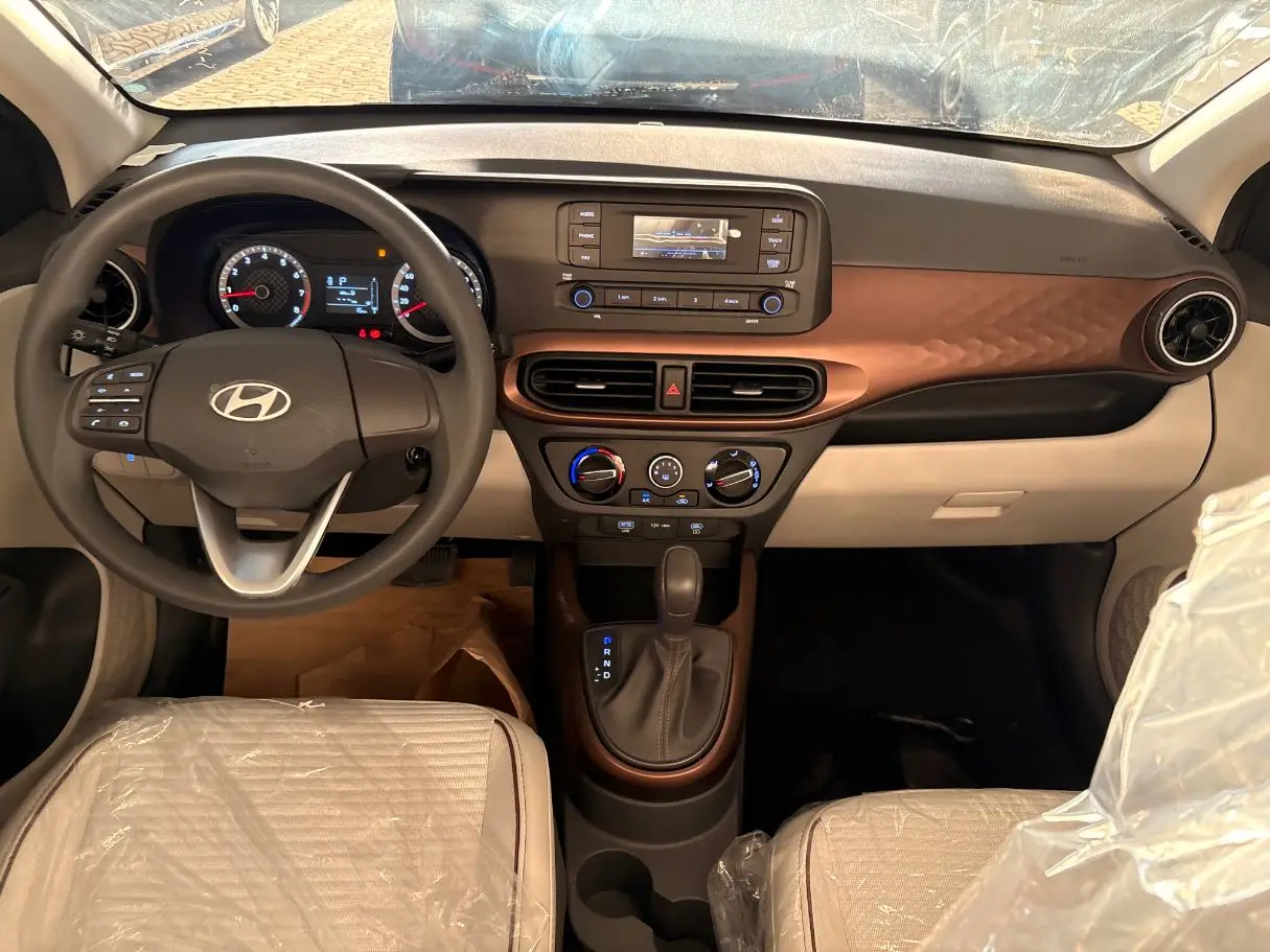 makes.hyundai models.grand-i10 IMAGE