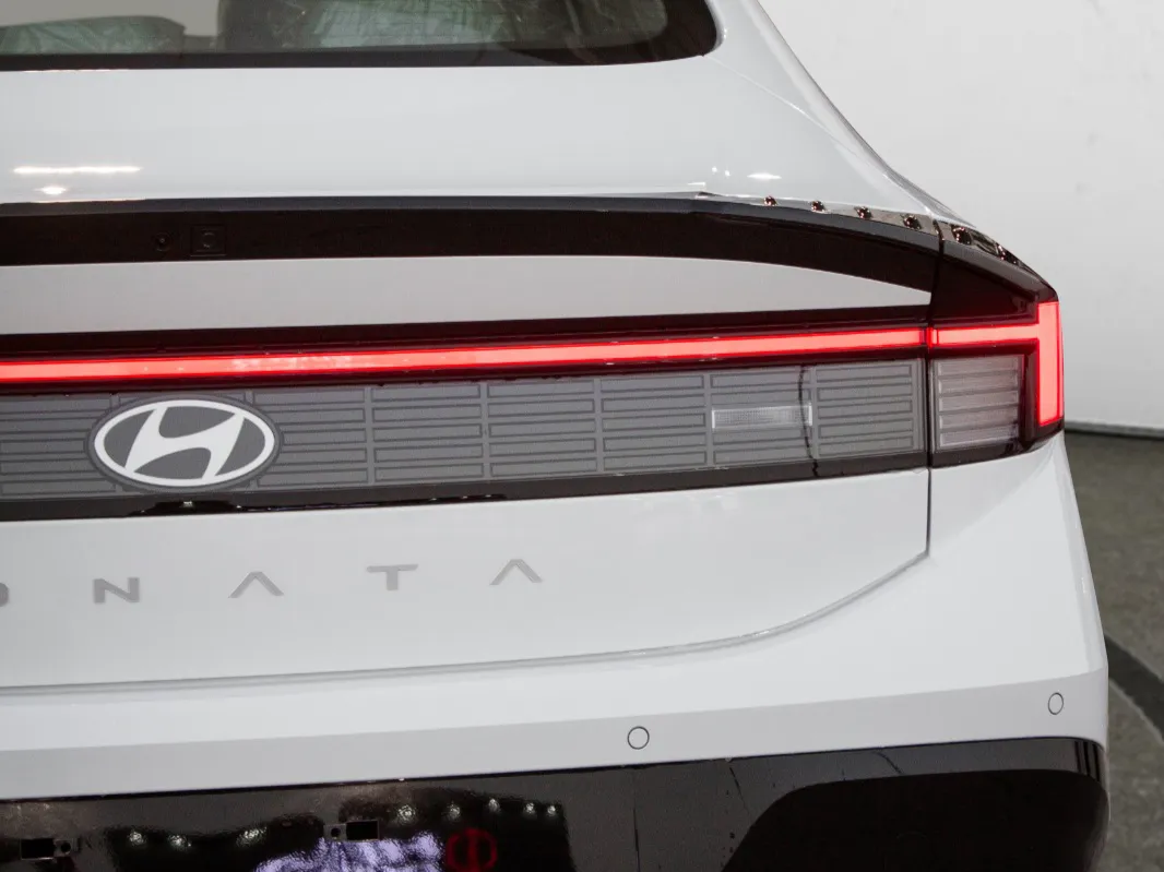 makes.hyundai models.sonata IMAGE