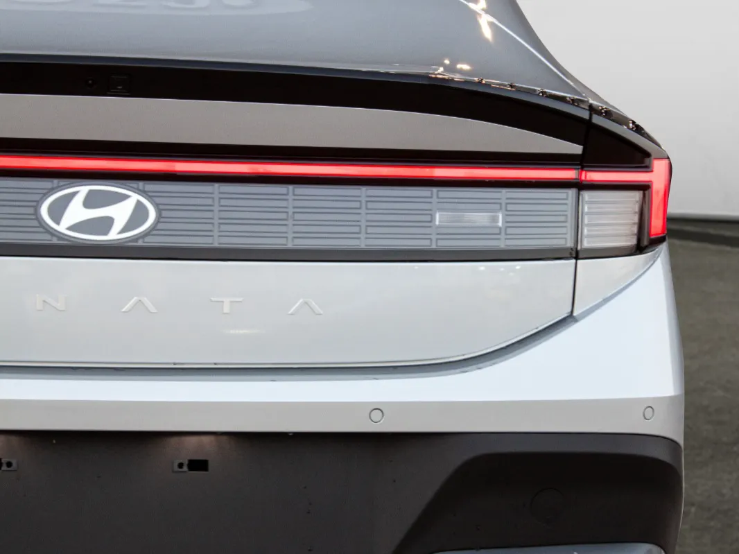 makes.hyundai models.sonata IMAGE