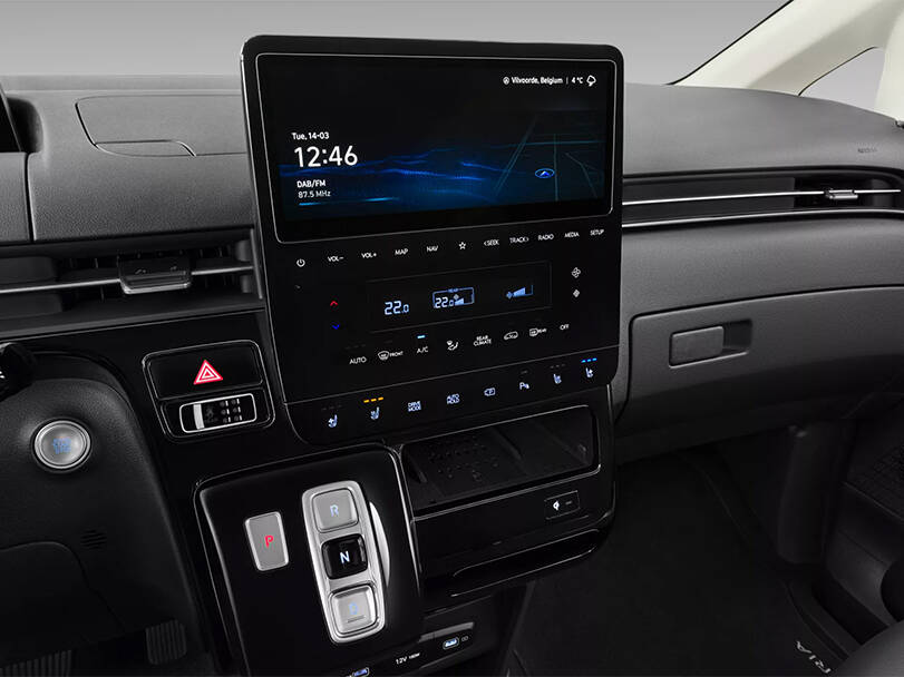 hyundai staria IMAGE