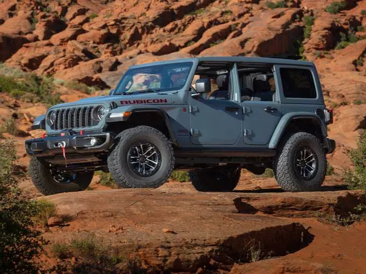 Jeep Wrangler Unlimited Sahara 2.0L A/T