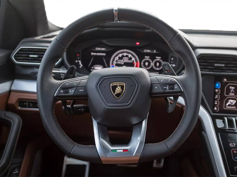 lamborghini urus IMAGE