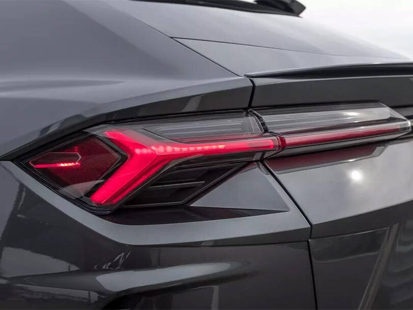 lamborghini urus IMAGE