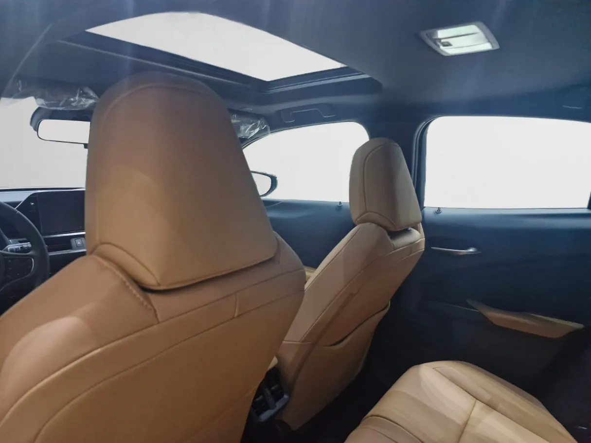 makes.lexus models.ux300h IMAGE