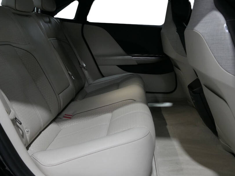 makes.lucid models.air IMAGE