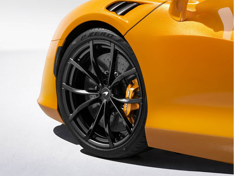 mclaren artura IMAGE