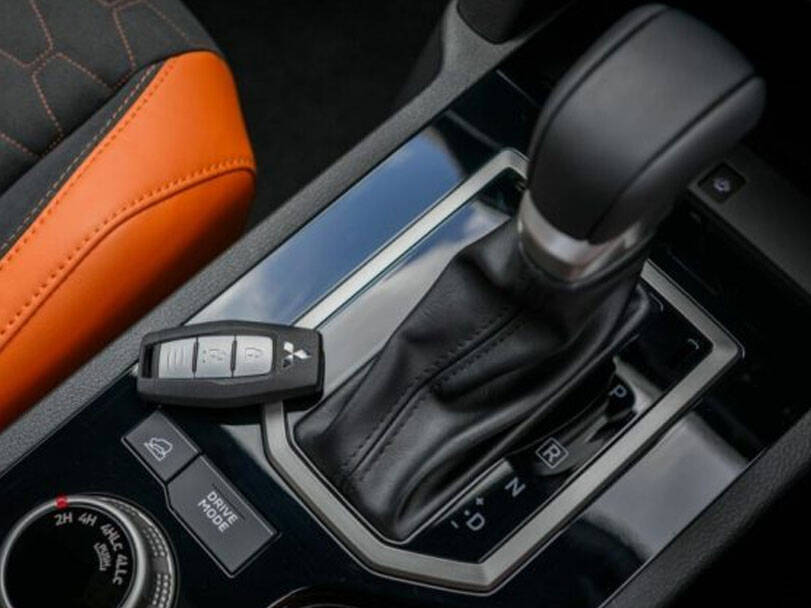 mitsubishi l200 IMAGE