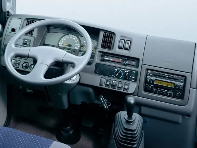 makes.nissan models.civilian IMAGE