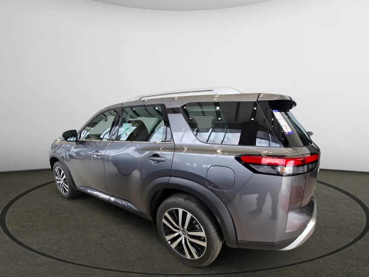 makes.nissan models.pathfinder IMAGE