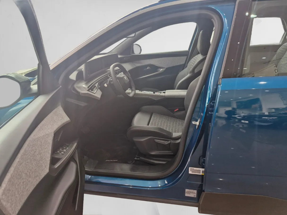 makes.peugeot models.5008 IMAGE