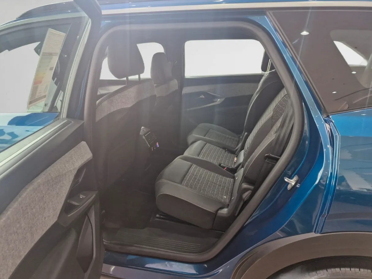 makes.peugeot models.5008 IMAGE