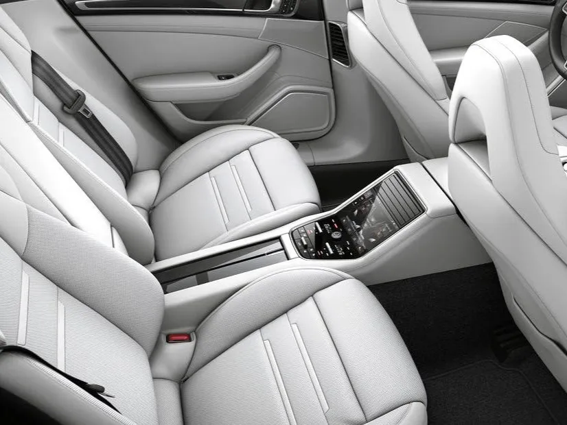 makes.porsche model_series.panamera IMAGE