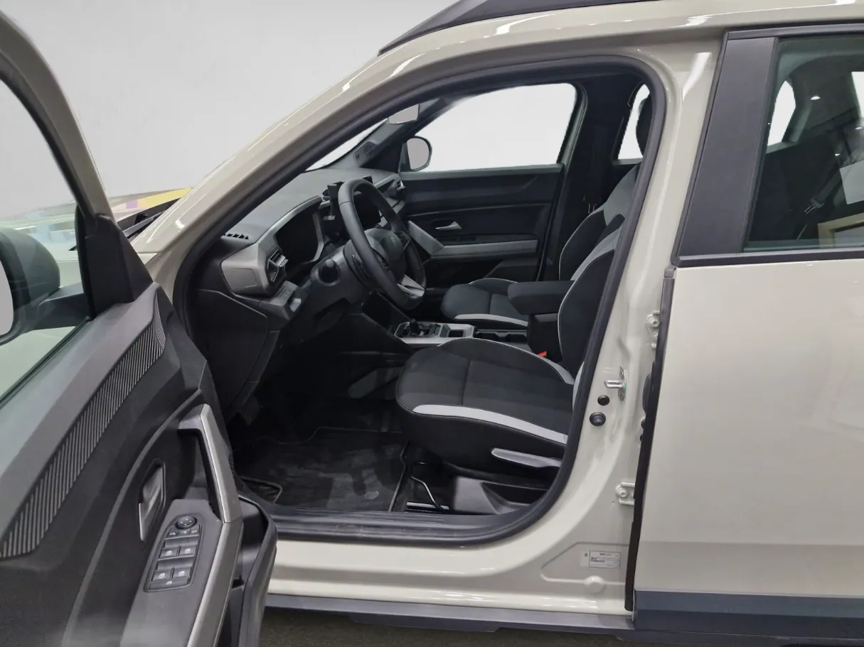 renault duster IMAGE