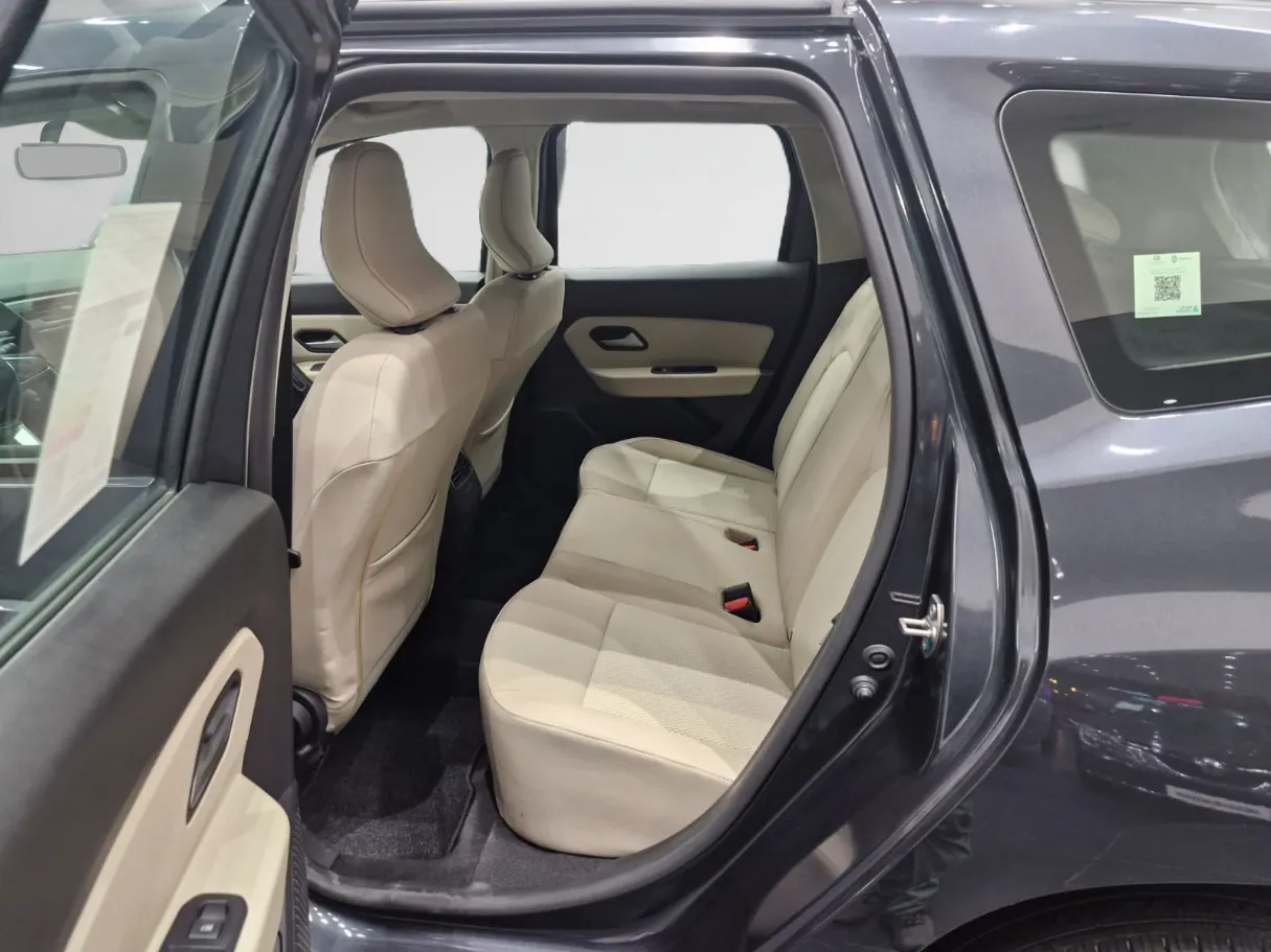 renault duster IMAGE