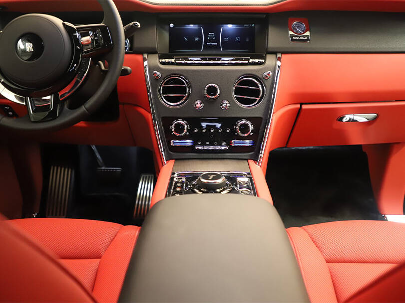 makes.rolls-royce models.cullinan IMAGE