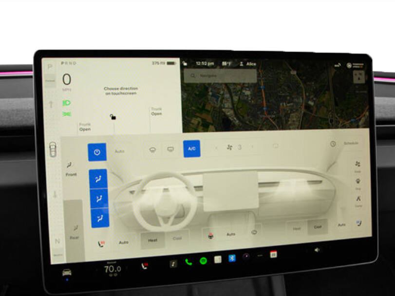 makes.tesla models.model-3 IMAGE