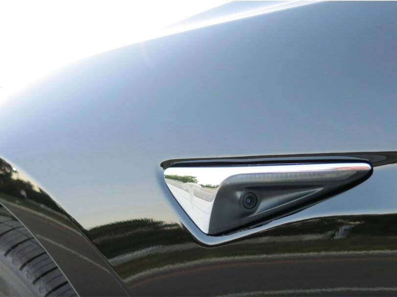 makes.tesla models.model-3 IMAGE