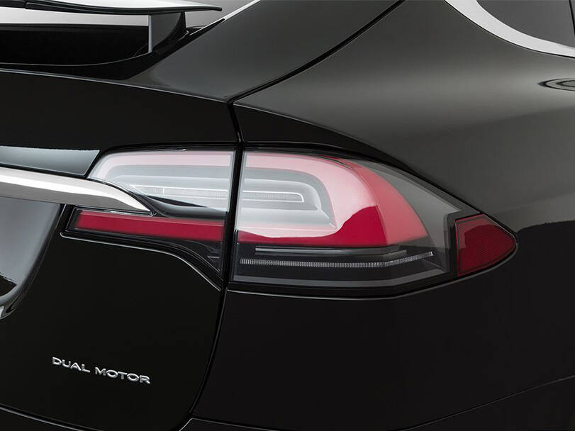 makes.tesla models.model-x IMAGE