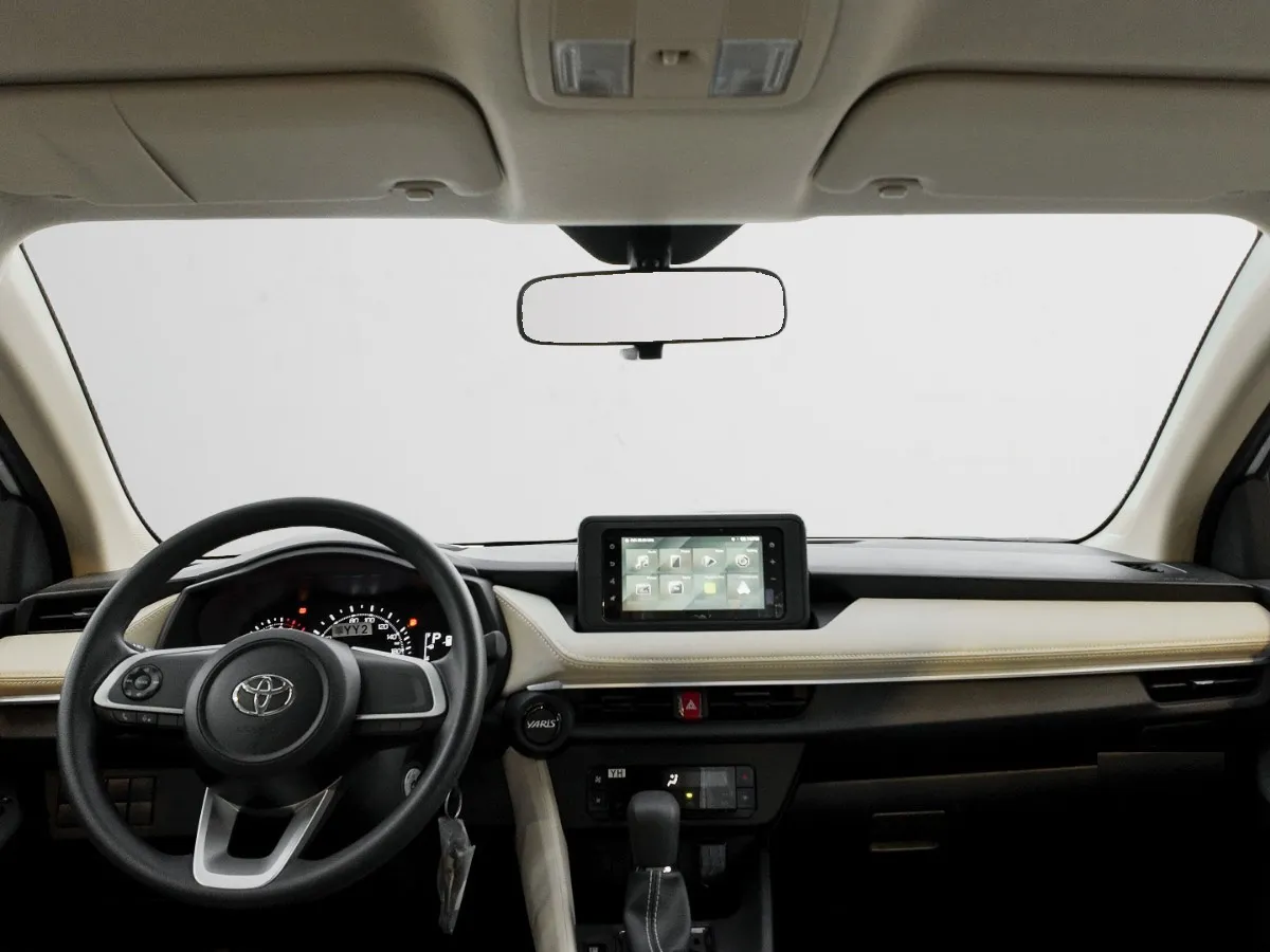 toyota yaris IMAGE