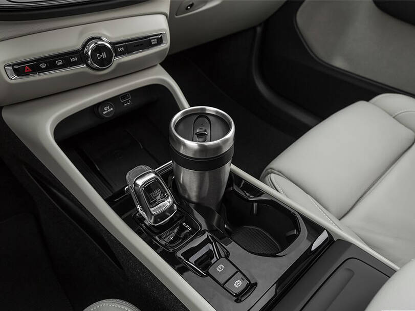 makes.volvo models.c40 IMAGE