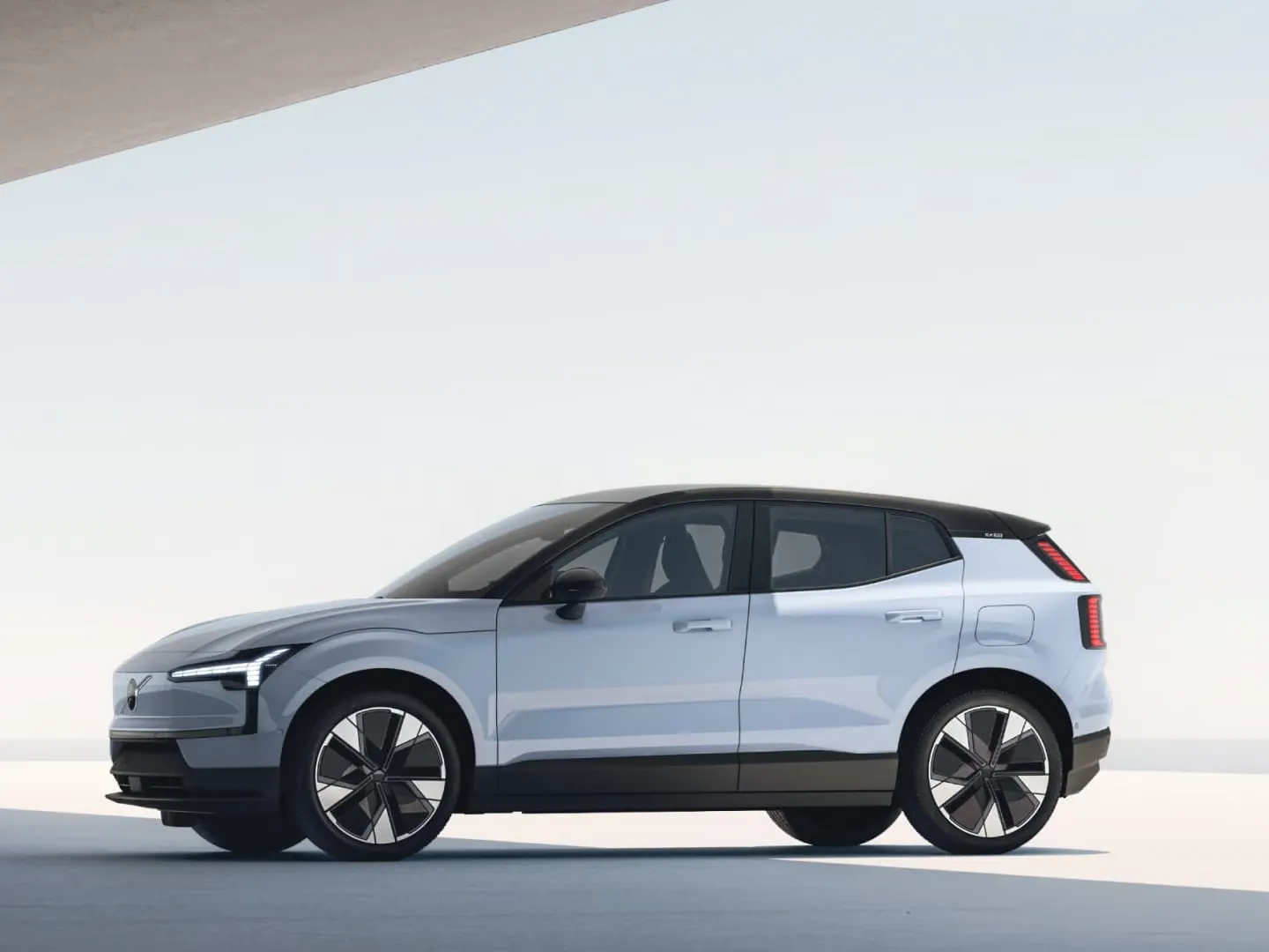 makes.volvo models.ex30 IMAGE