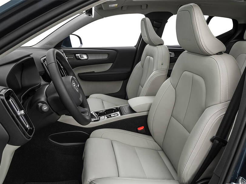 makes.volvo models.xc40 IMAGE