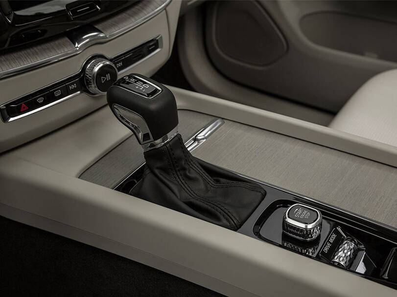 makes.volvo models.xc60 IMAGE