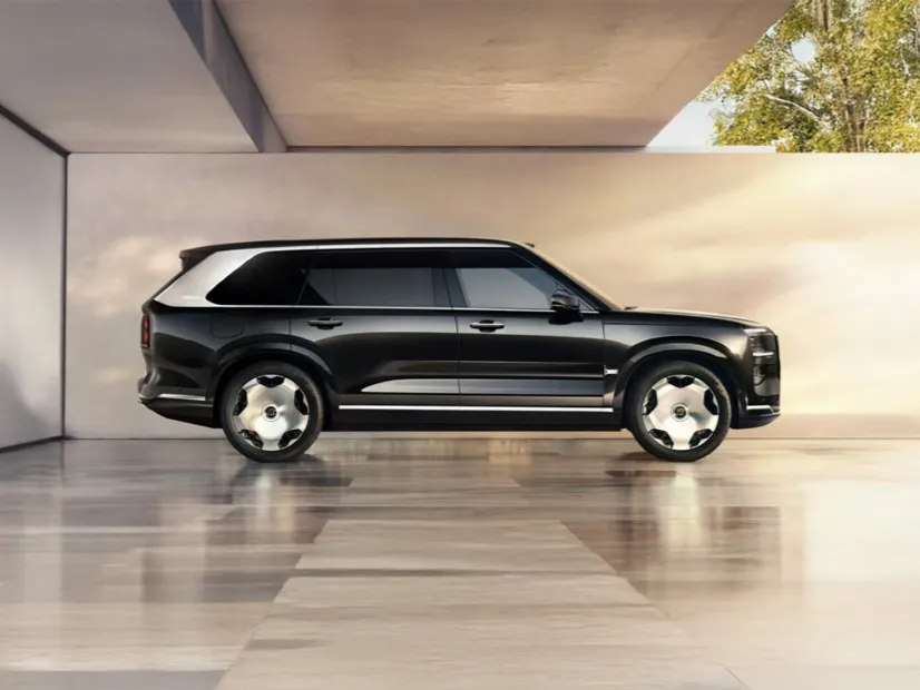 makes.zeekr models.9x IMAGE