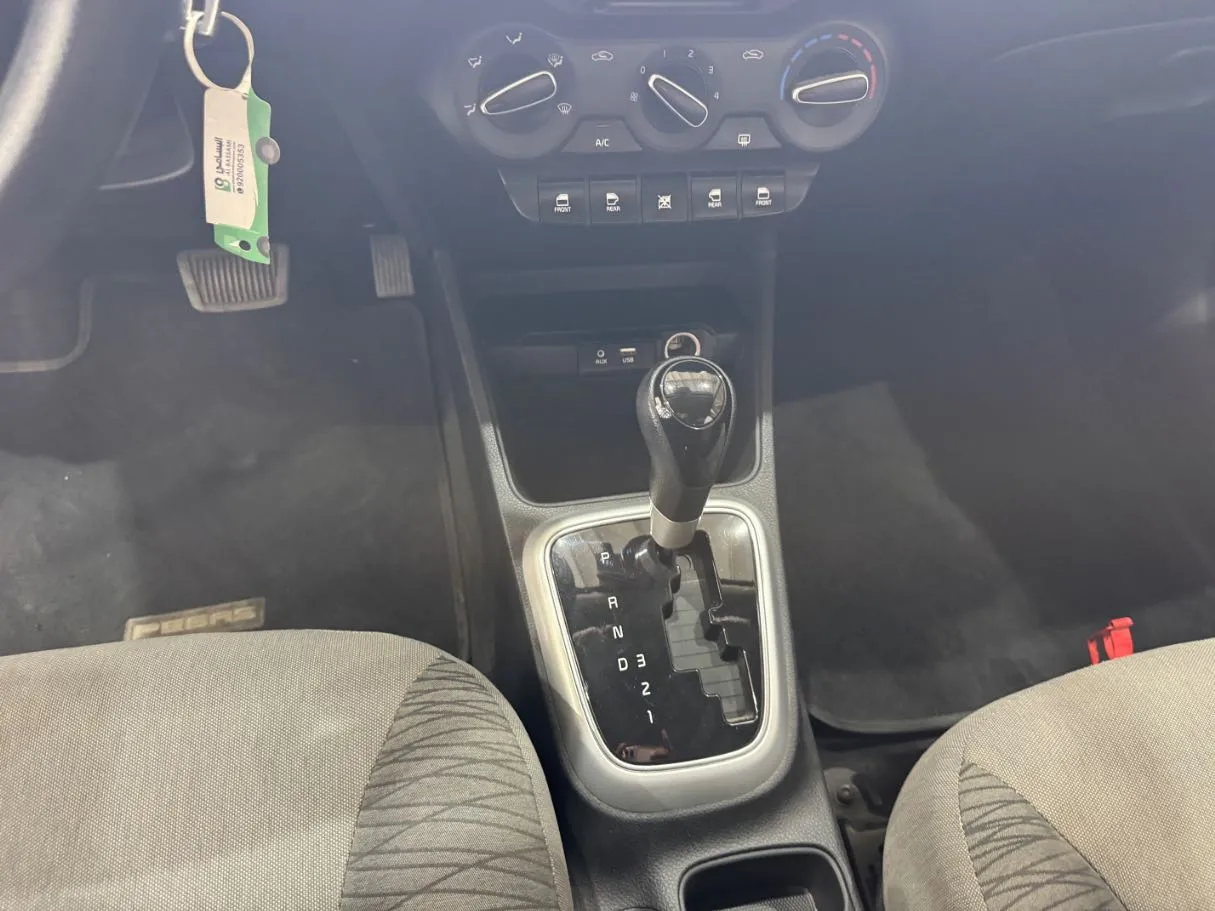 Car image 18