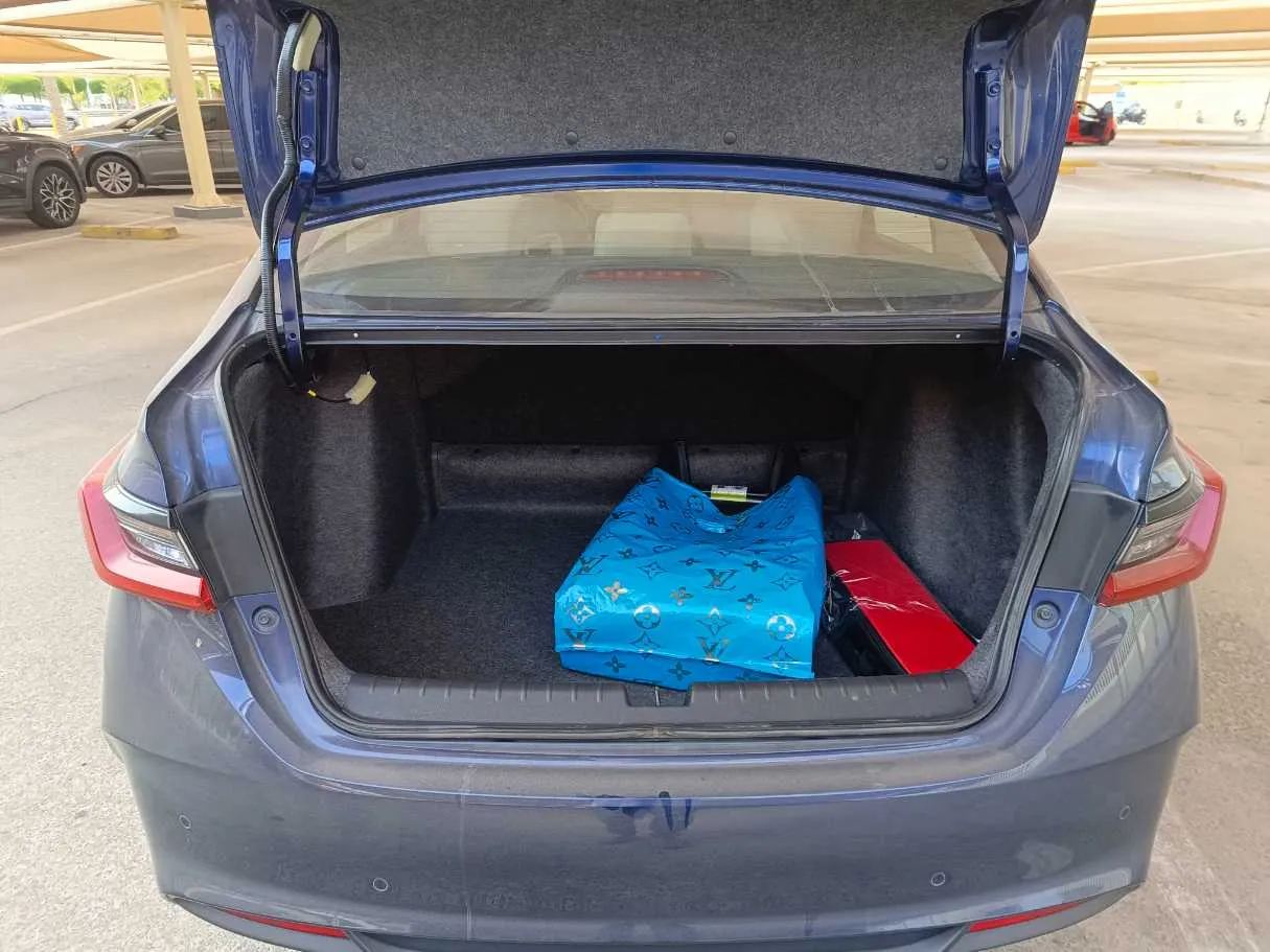 Car image 26
