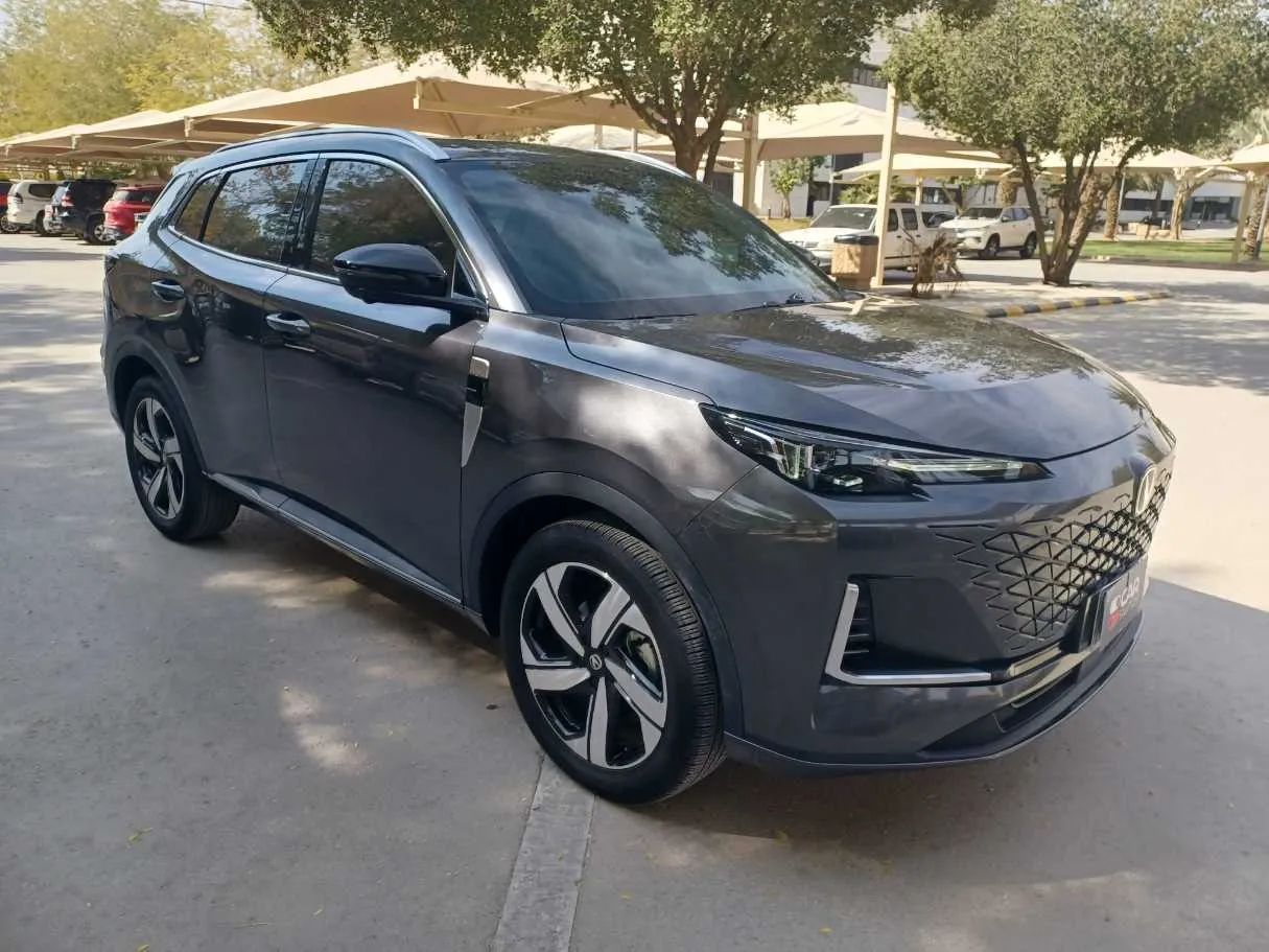Car image 3