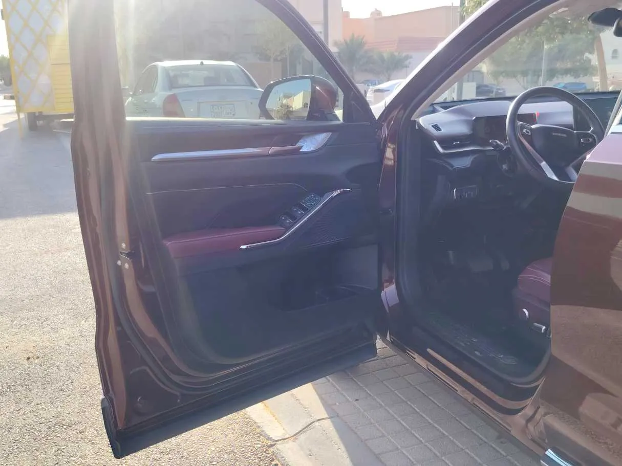 Car image 10