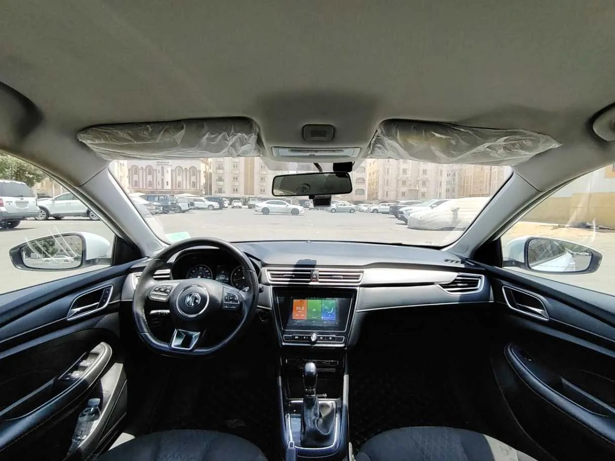 Car image 14