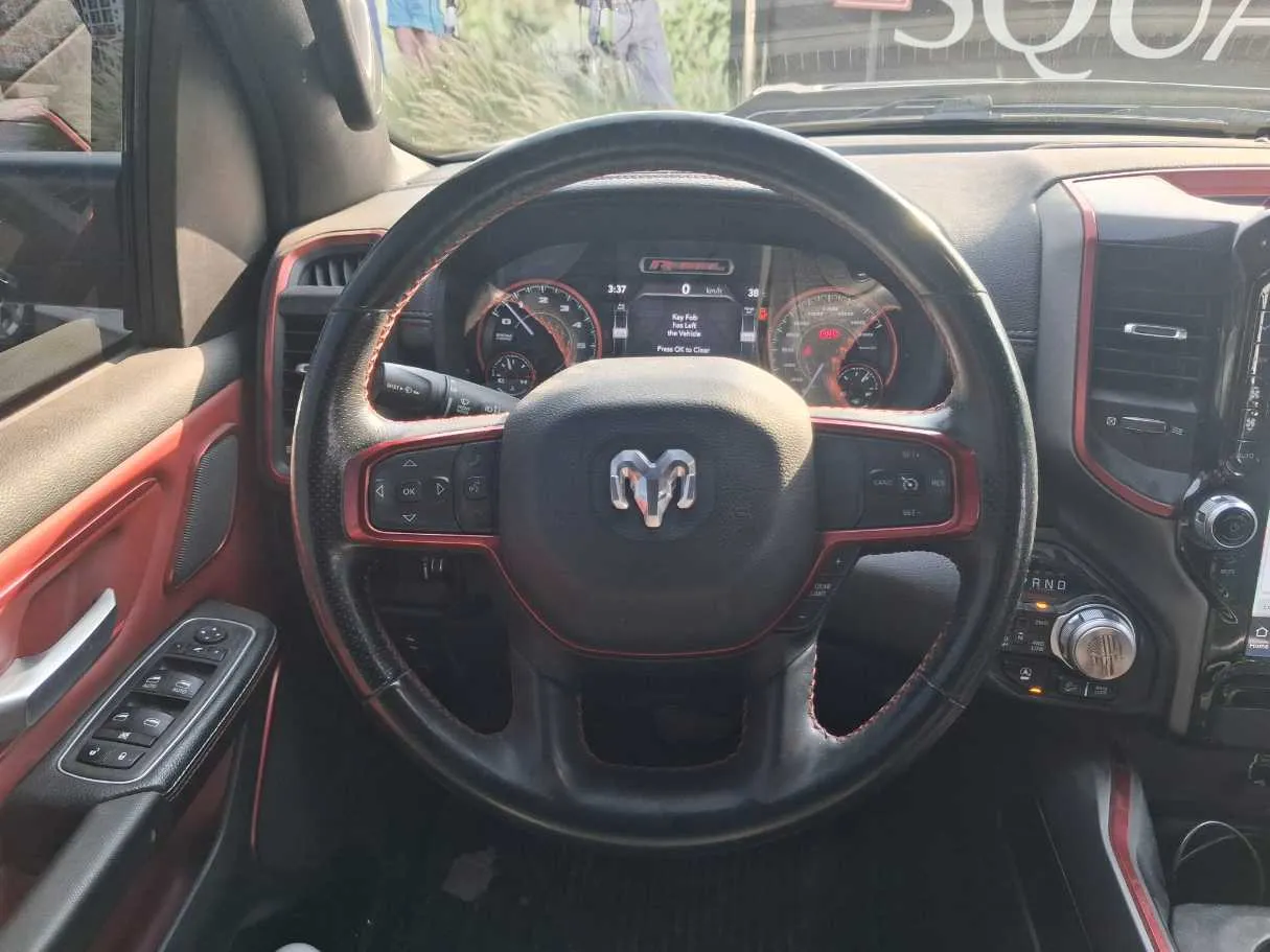 Car image 17