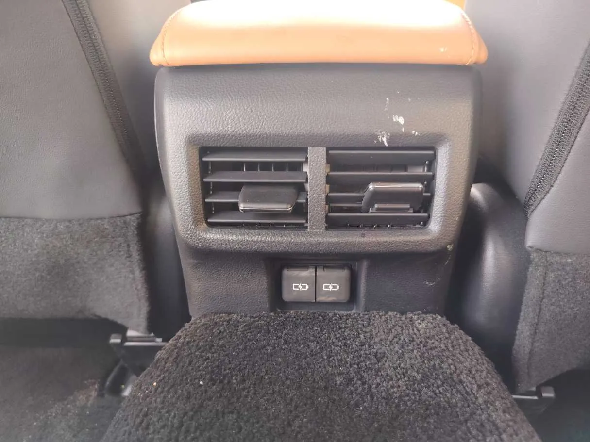 Car image 29