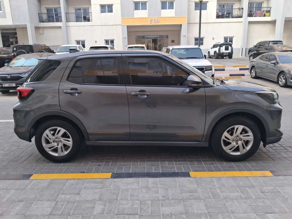 Car image 8