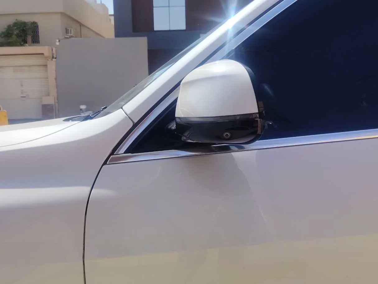 Car image 33
