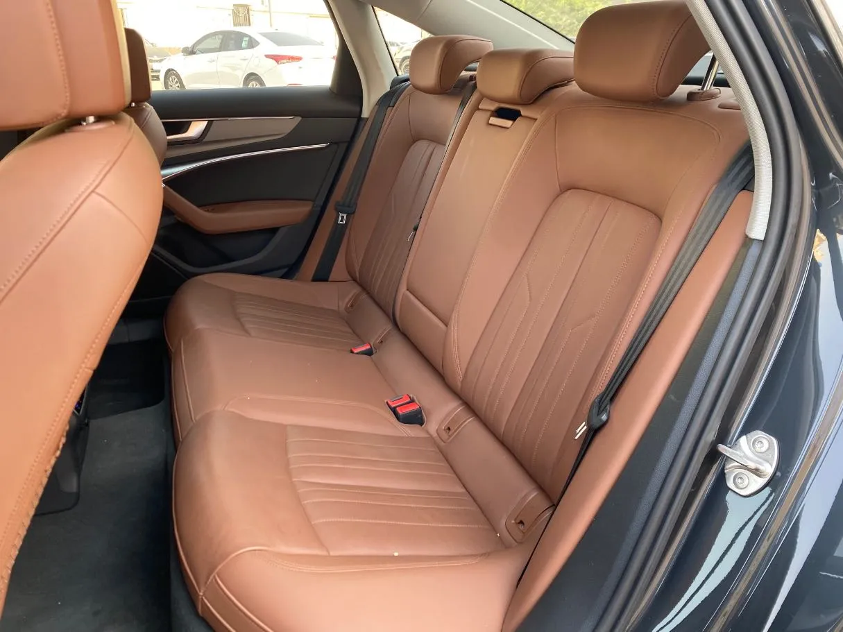 Car image 13