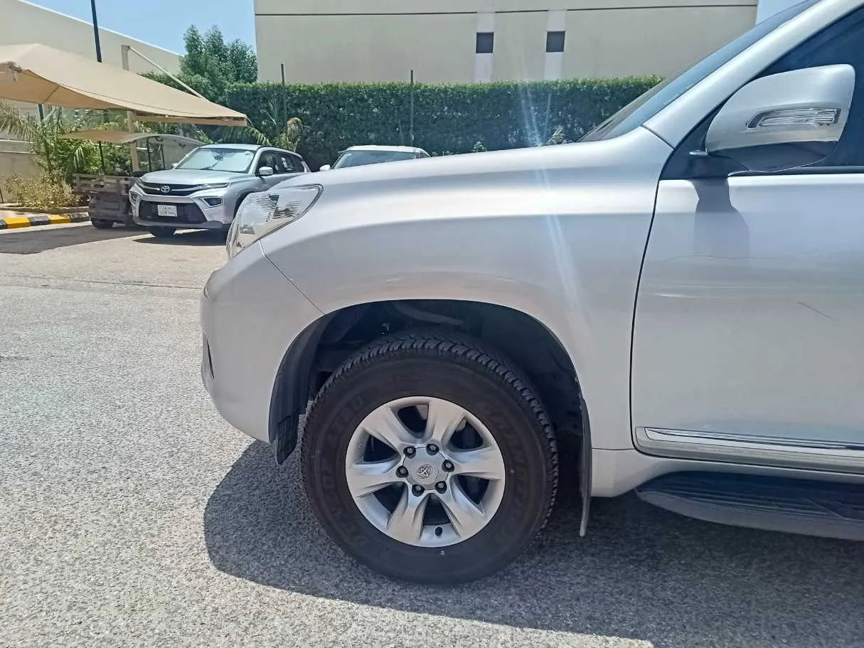 Car image 9